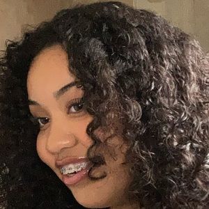 Meet your Posher, Cassandra